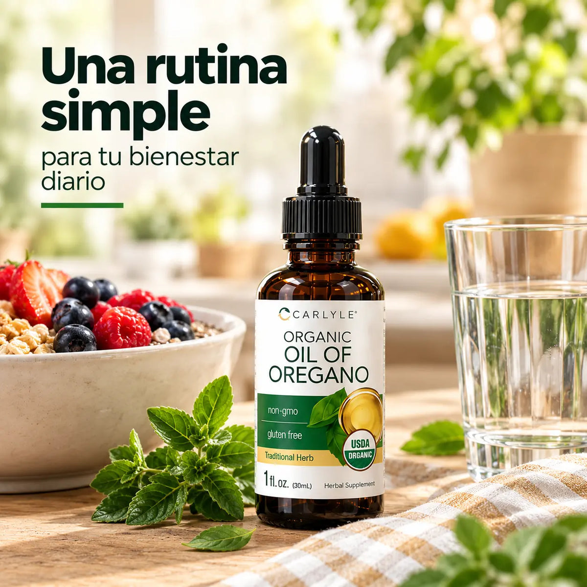 Frasco Carlyle junto a un desayuno con frutos rojos y un vaso de agua